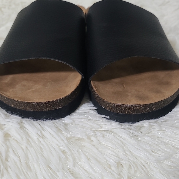 BC FOOTWARE Black Slide Sandals - Size 8 - Picture 7 of 9